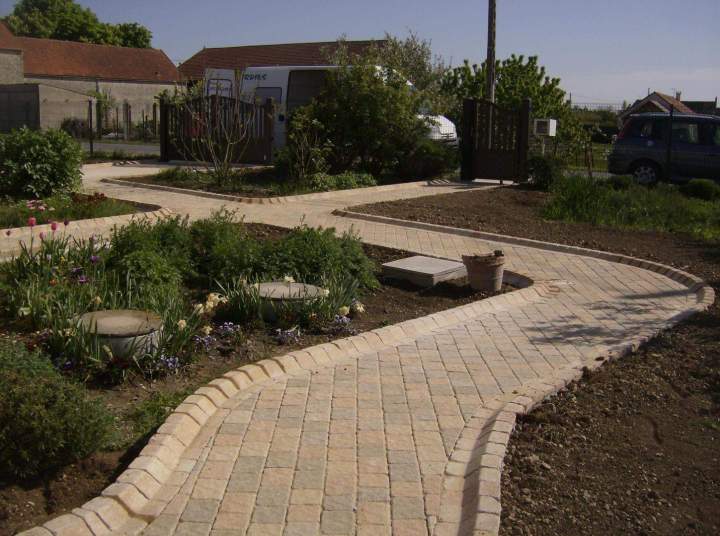 Création chemin pavés unis jardin Montargis